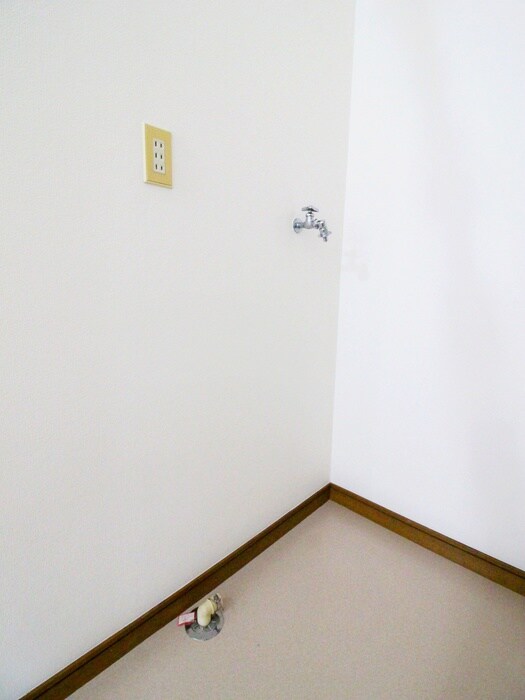 物件内観写真17　(洗濯機置場)