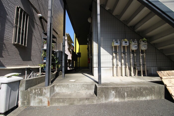 物件外観写真6　(エントランス部分)