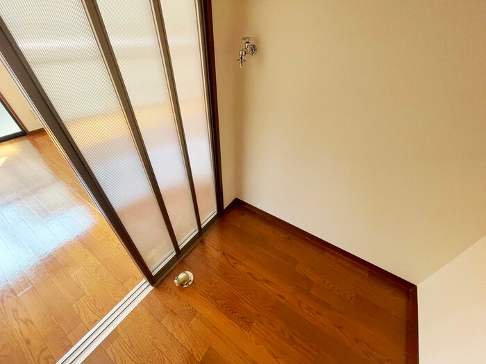 物件内観写真18　(洗濯機置場)