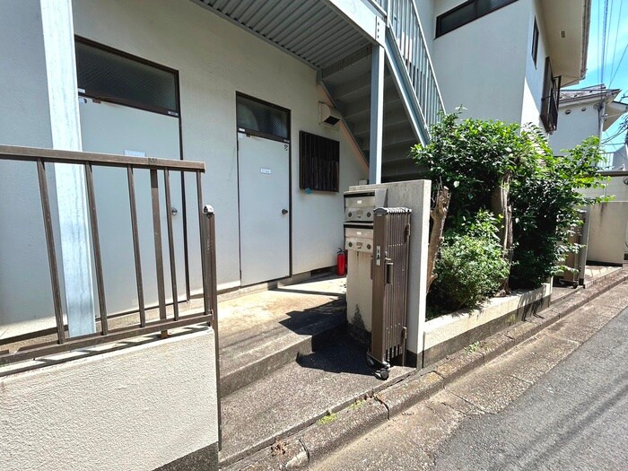 物件外観写真5　(エントランス部分)