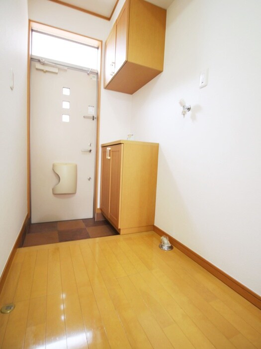 物件内観写真9　(洗濯機置場)