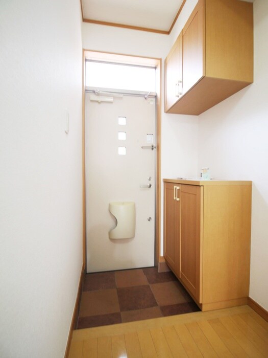 物件内観写真13　(玄関)