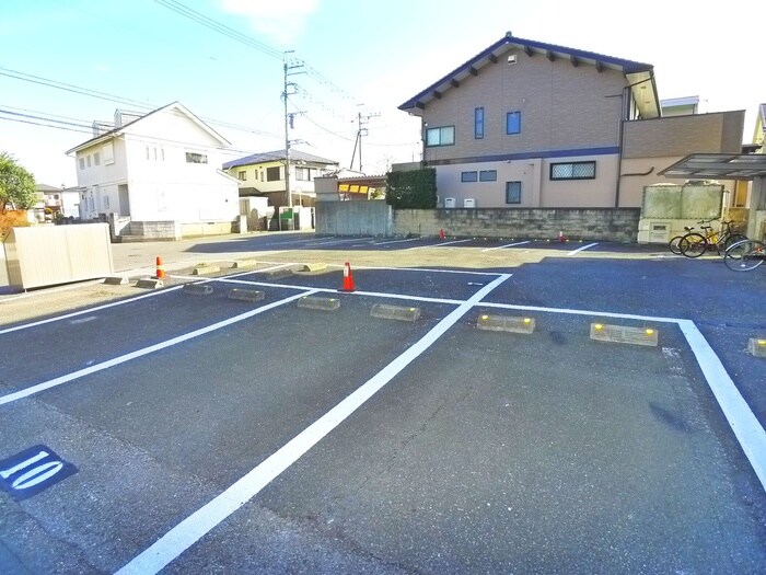 物件外観写真6　(駐車場)