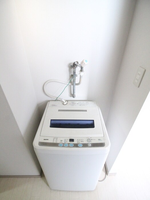 物件内観写真16　(洗濯機置場)