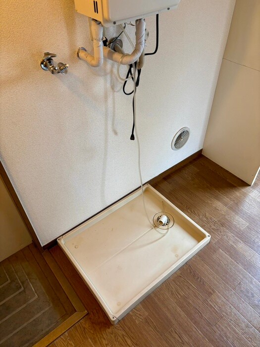 物件内観写真15　(洗濯機置場)