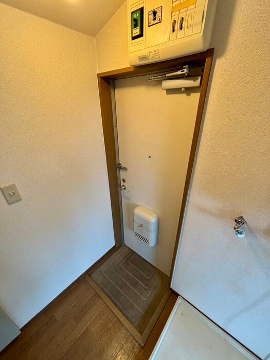 物件内観写真16　(玄関)