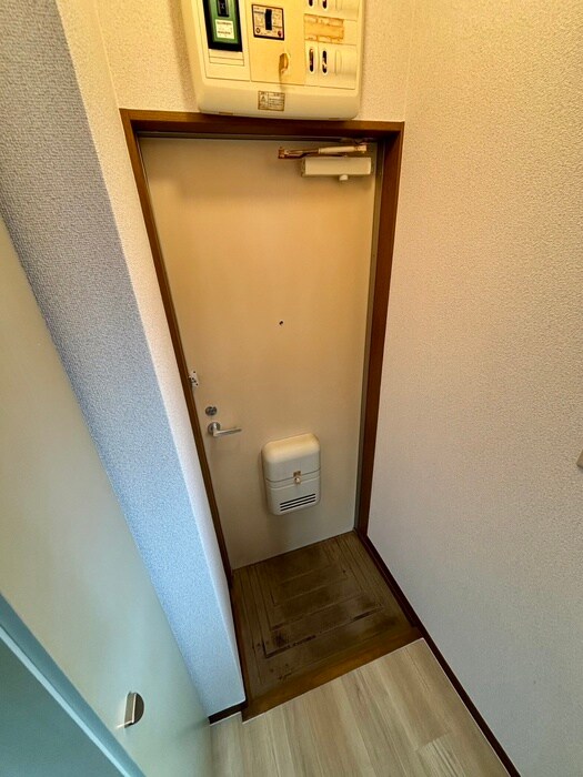 物件内観写真16　(玄関)