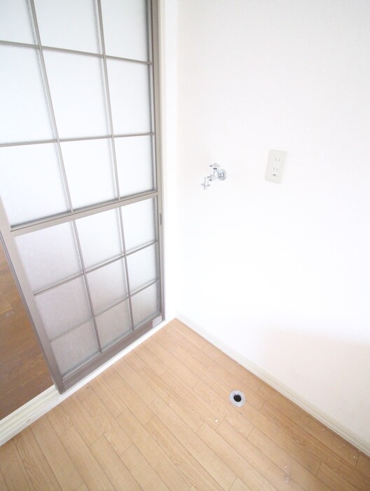 物件内観写真14　(洗濯機置場)