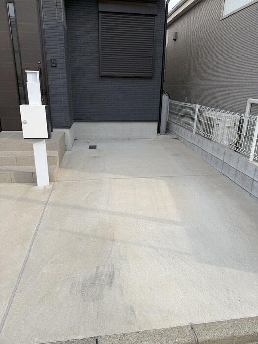 物件外観写真2　(駐車場)