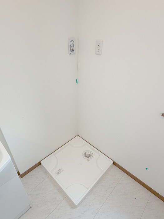 物件内観写真11　(洗濯機置場)