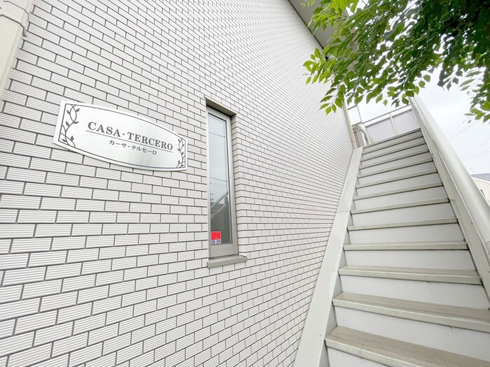 物件外観写真4　(エントランス部分)