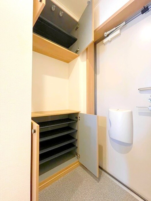 物件内観写真15　(靴箱)