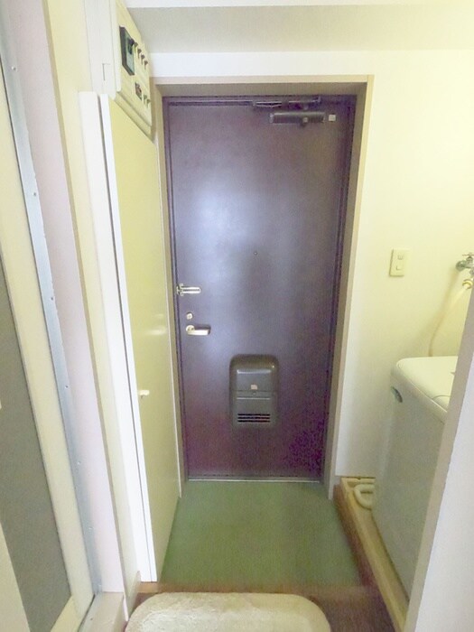 物件内観写真18　(玄関)
