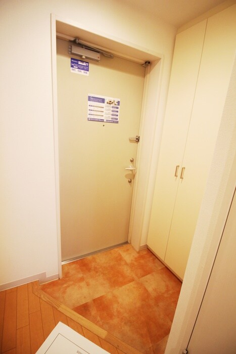 物件内観写真16　(玄関)