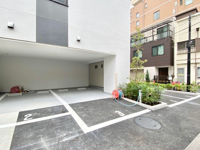 物件外観写真3　(駐車場)