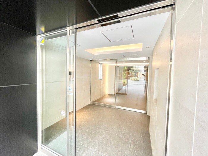 物件外観写真5　(エントランス部分)