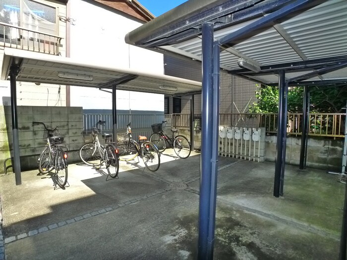 物件外観写真6　(駐輪場)
