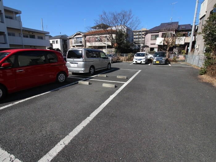 物件外観写真2　(駐車場)