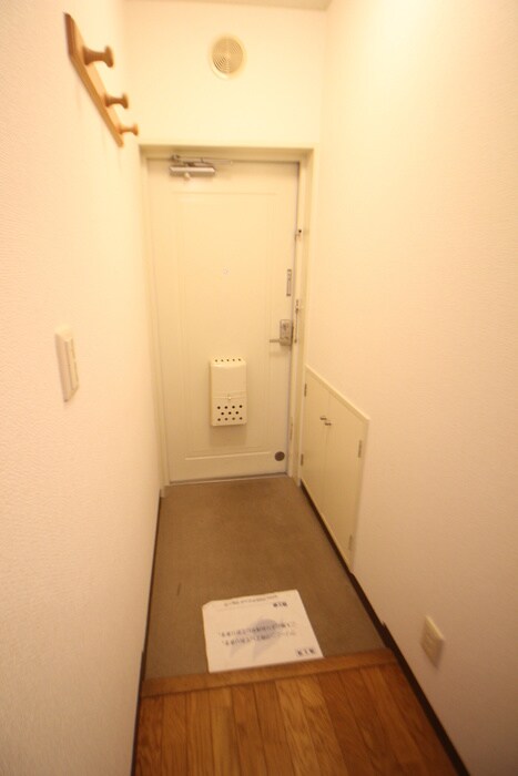 物件内観写真7　(玄関)