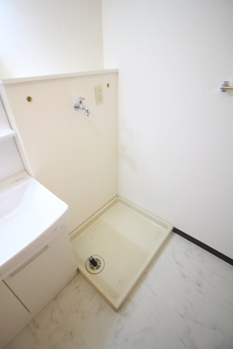 物件内観写真8　(洗濯機置場)