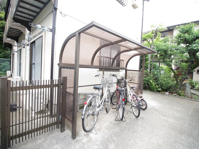 物件外観写真2　(駐輪場)
