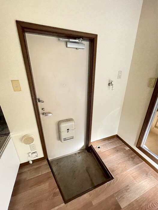 物件内観写真15　(玄関)