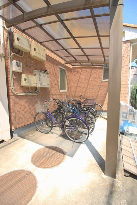 物件外観写真5　(駐輪場)