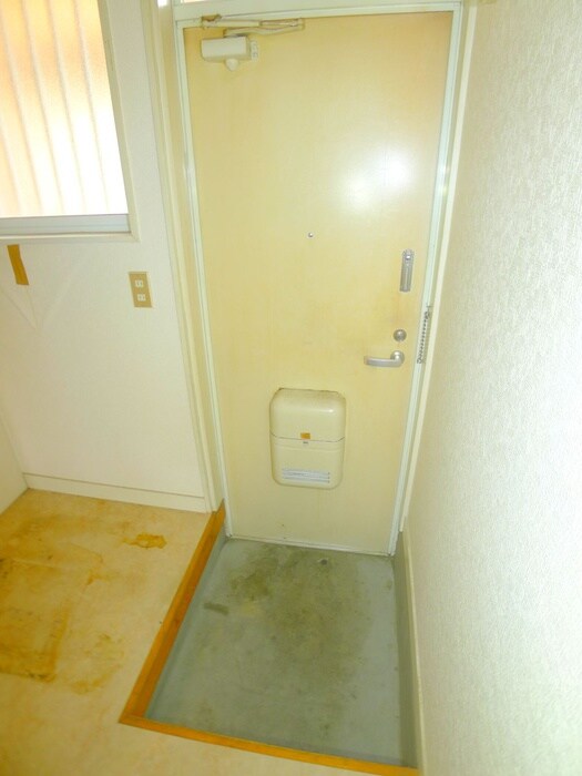 物件内観写真16　(玄関)