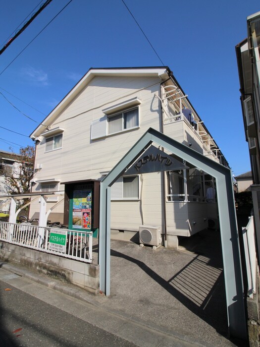 物件外観写真2　(エントランス部分)