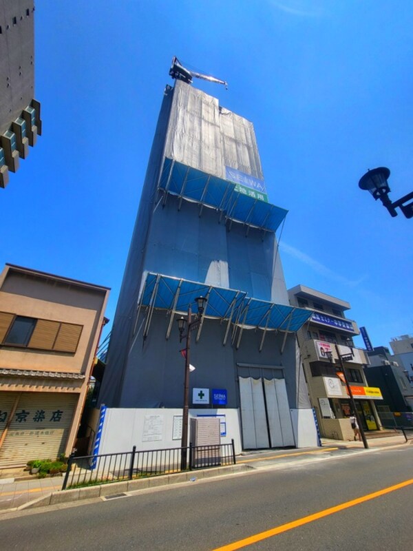 建築中