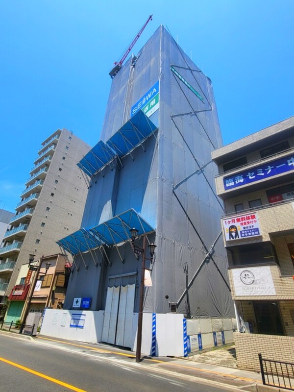 建築中