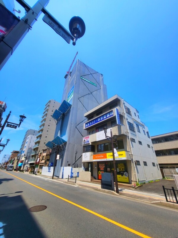 建築中