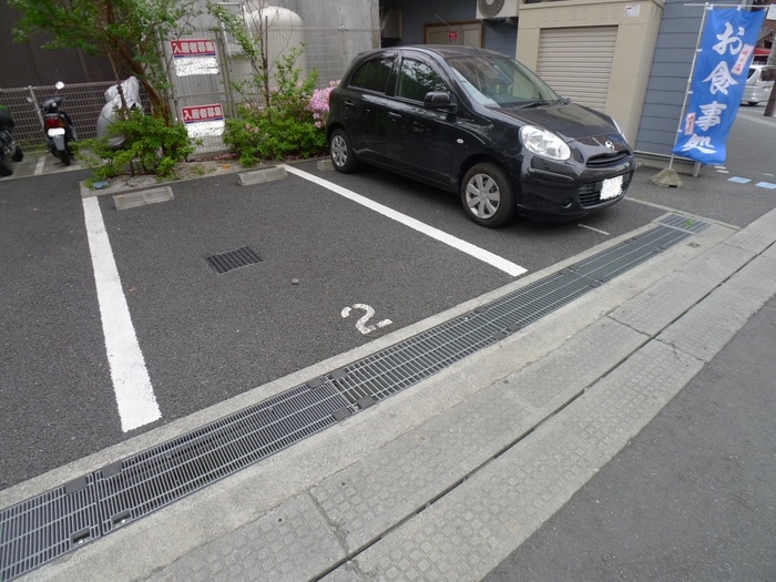物件外観写真3　(駐車場)