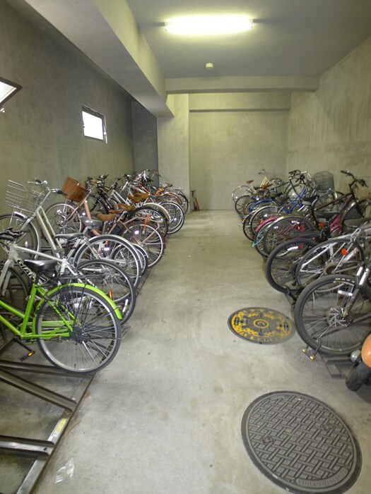 物件外観写真5　(駐輪場)