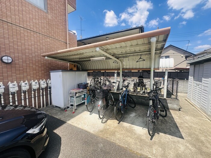 物件外観写真4　(駐輪場)
