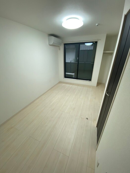 物件内観写真4　(室内からの展望)