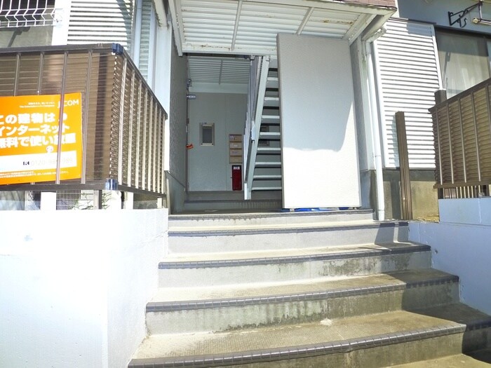 物件外観写真6　(エントランス部分)