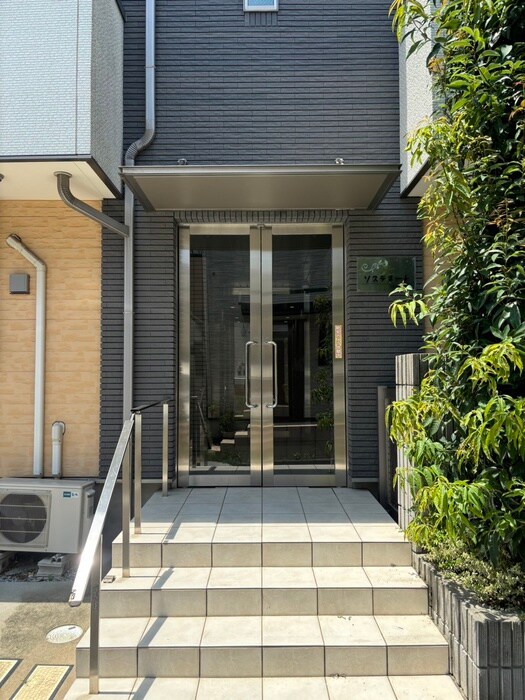 物件外観写真4　(エントランス部分)