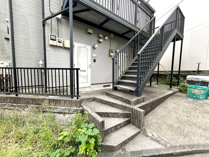 物件外観写真5　(エントランス部分)