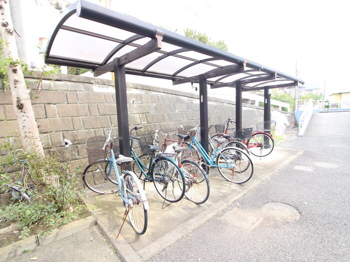 物件外観写真4　(駐輪場)