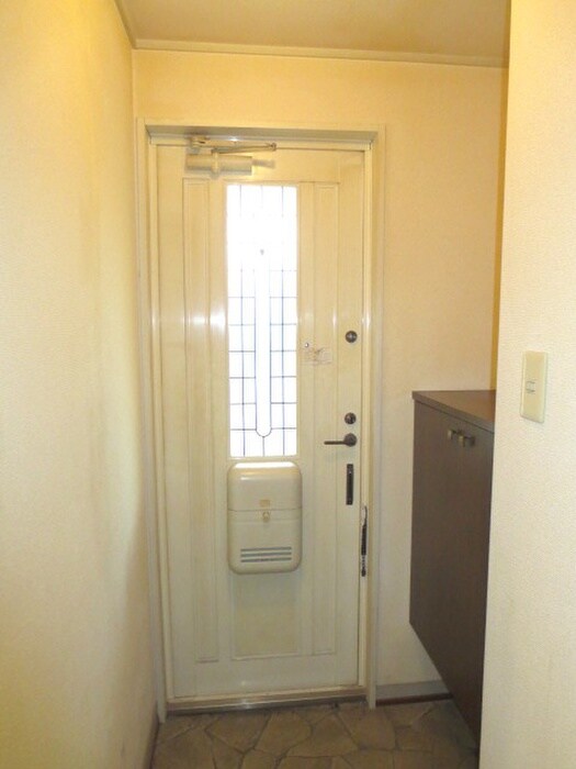 物件内観写真13　(玄関)