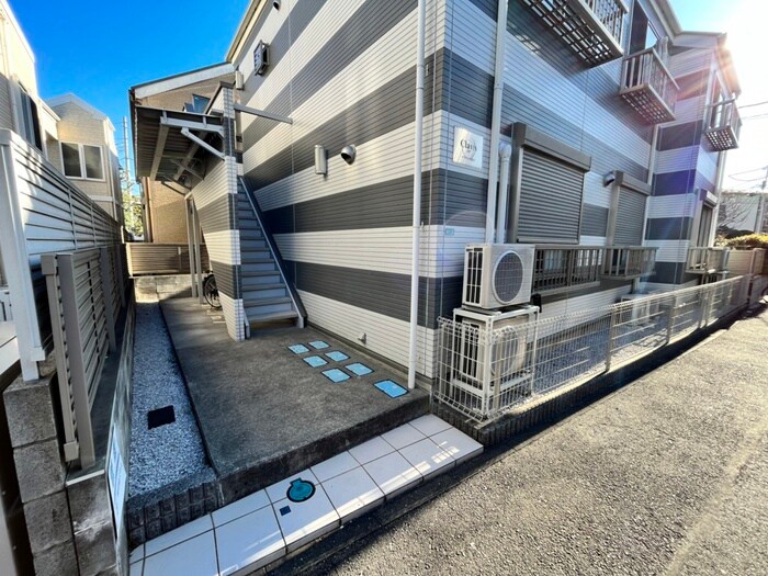 物件外観写真3　(エントランス部分)