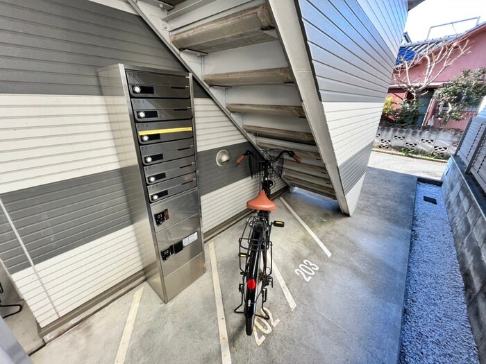 物件外観写真5　(駐輪場)