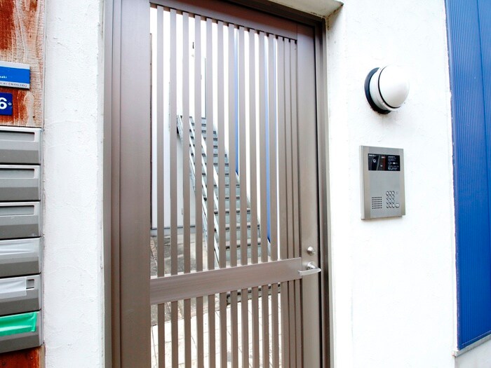 物件外観写真3　(エントランス部分)