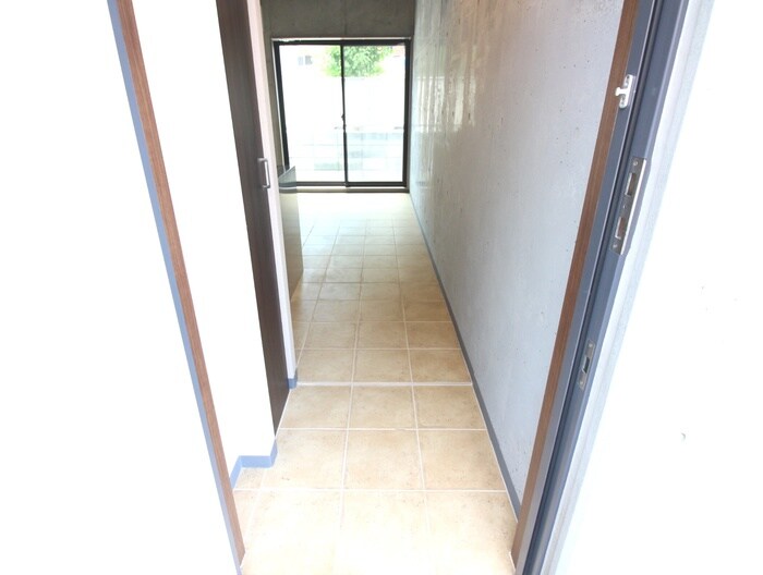 物件内観写真16　(玄関)