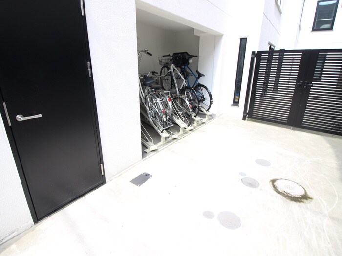 物件外観写真5　(駐輪場)