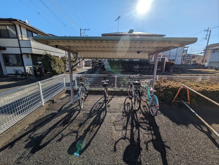 物件外観写真3　(駐輪場)