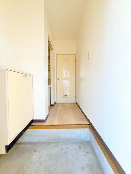 物件内観写真10　(玄関)