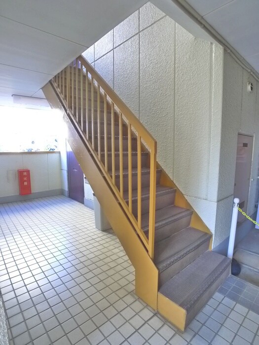 物件外観写真4　(エントランス部分)