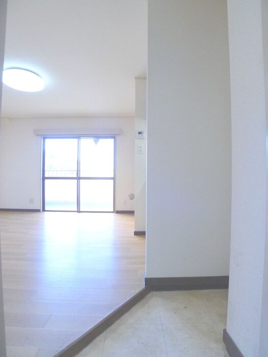 物件内観写真16　(玄関)